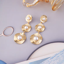 Load image into Gallery viewer, Vintage Pearl Alloy Temperament Earrings（A0191）
