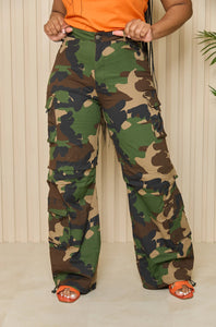 Camouflage Multi-pocket Zipper Loose Cargo Cuff Pants (CL11830)